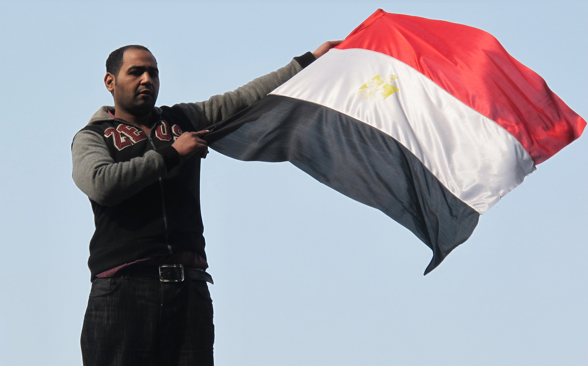  La révolution est sauvée malgré un bilan total officiel de 850 morts et de milliers de blessés. Le président Hosni Moubarak démissionnera quelques jours plus tard, le 11 février 2011. <br>La place Tahrir jubile, aux cris des «va-t-en».
(Crédit photo : Marc Daou)
