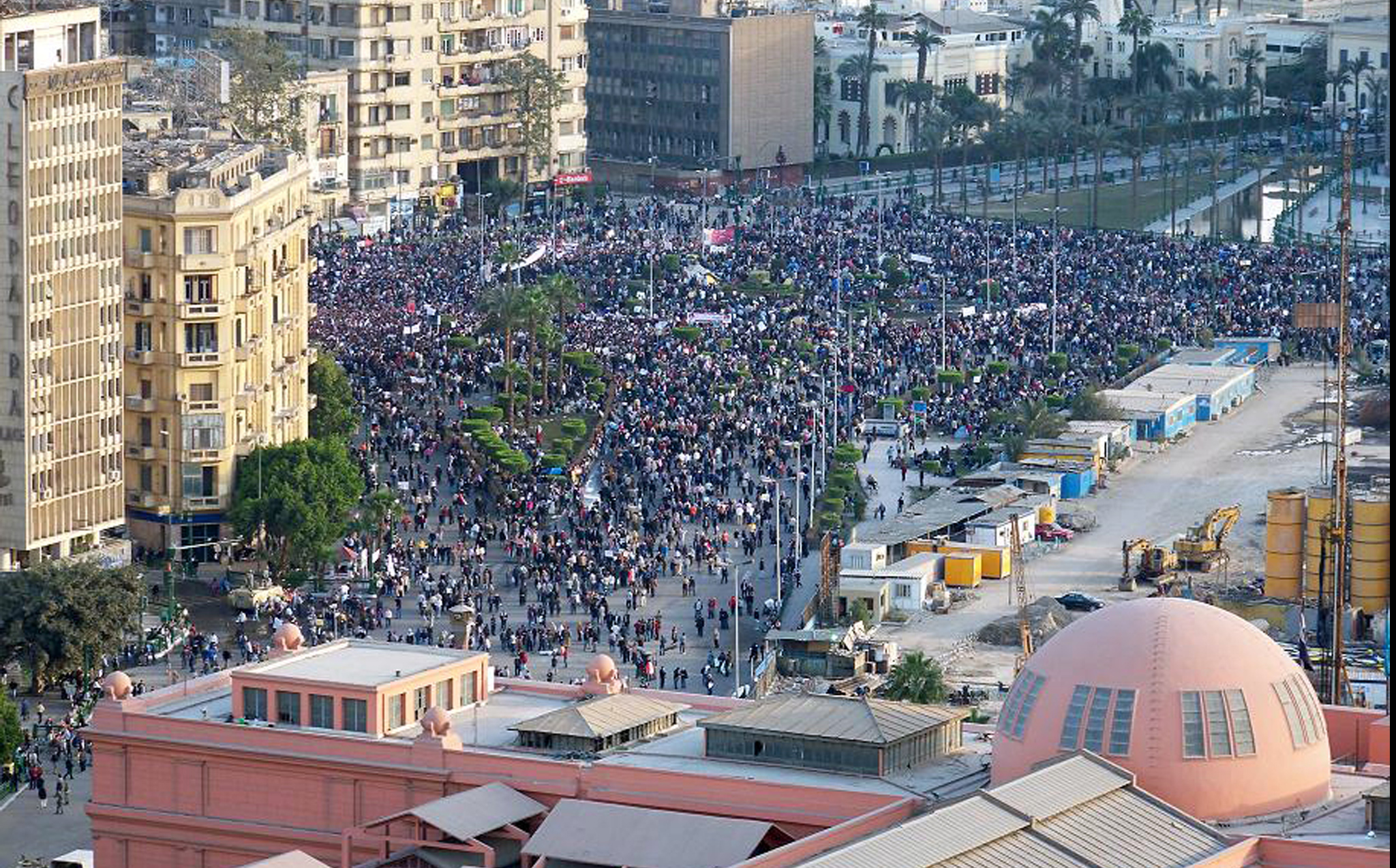On February 1st, a massive demonstration was organised to protest against the regime, with the slogan ‘The people want the fall of the Rais <br>[President Hosni Mubarak]’. Nearly one million protesters flooded Tahrir Square, according to estimates by organisers. (Photo credit: Adel Gastel)