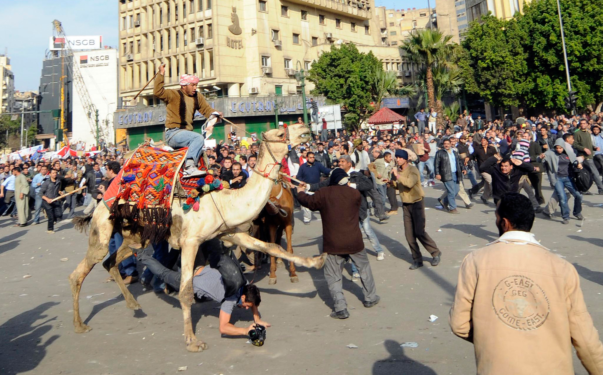 The two sides faced off late in the evening. Rocks, sticks, Molotov cocktails, and even camels <br>
were used by Mubarak's supporters in an attempt to drive protesters away out of Tahrir Square.
(Photo credit: Mehdi Chebil)
